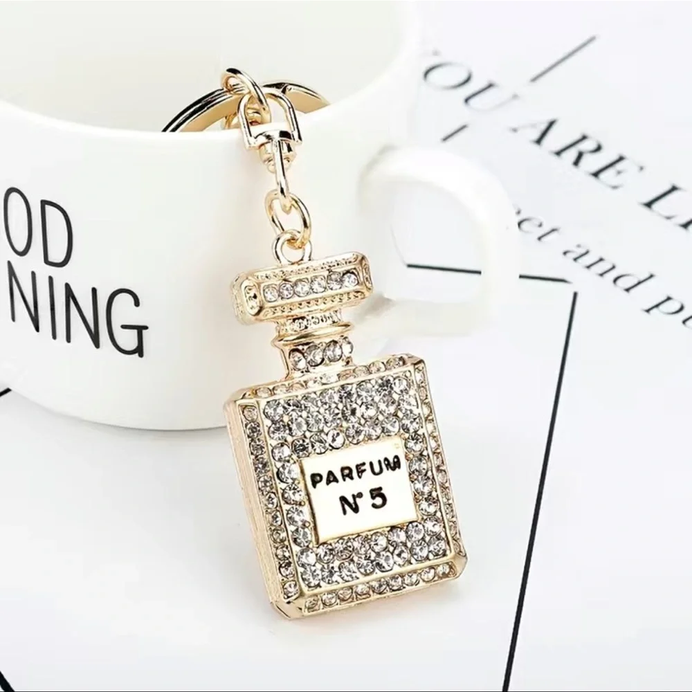 NWT  Rhinestone Keychain  Car Key Chain, Key Ring Purse Charms, Bag Backpack